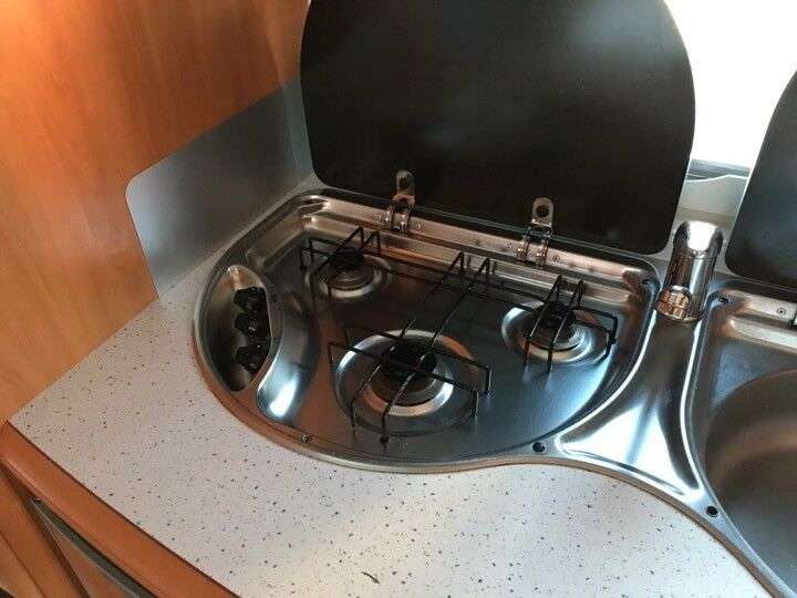 HOBBY DeLuxe Easy 570 cm køjevogn Campingvogn caravan te koop bij opbod - Photo 14