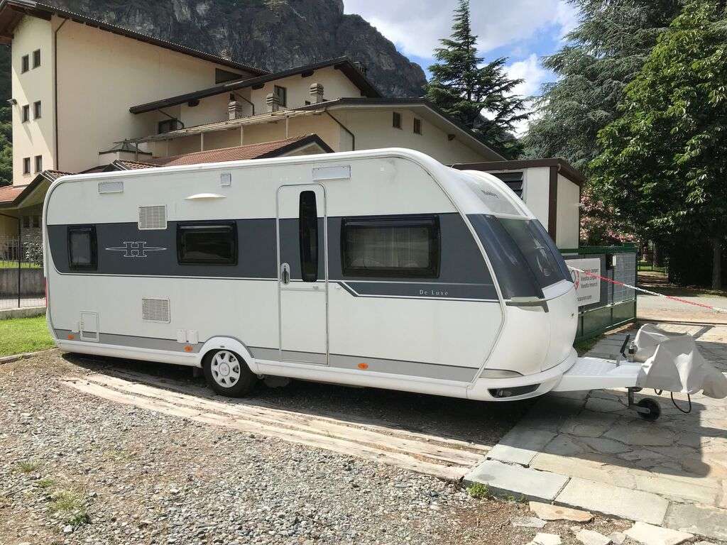 HOBBY De Luxe 545 KMP / camperizzata / con Mover caravan
