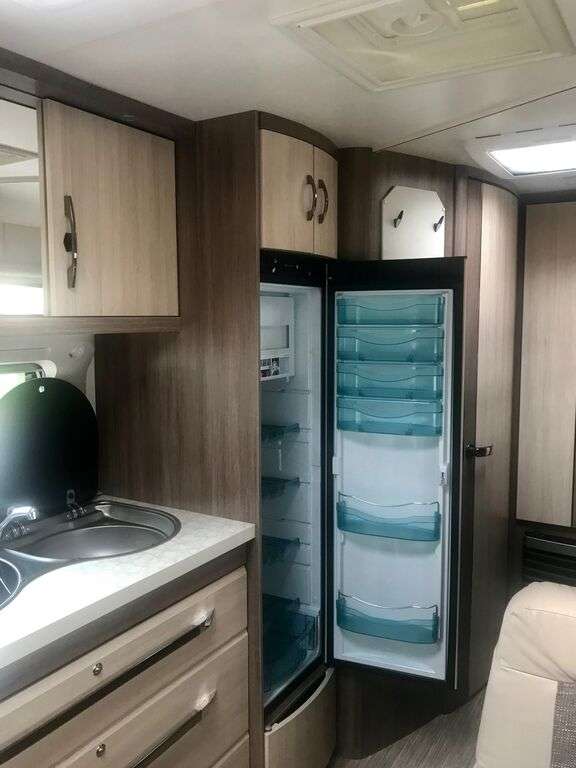 HOBBY De Luxe 545 KMP / camperizzata / con Mover caravan - Photo 11