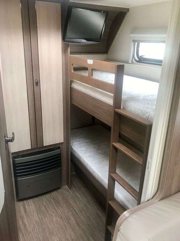 HOBBY De Luxe 545 KMP / camperizzata / con Mover caravan - Photo 13