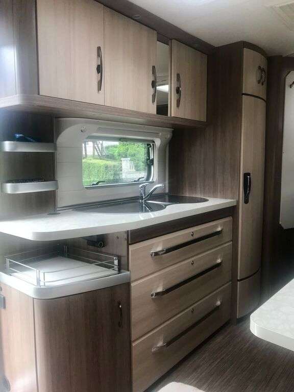 HOBBY De Luxe 545 KMP / camperizzata / con Mover caravan - Photo 8