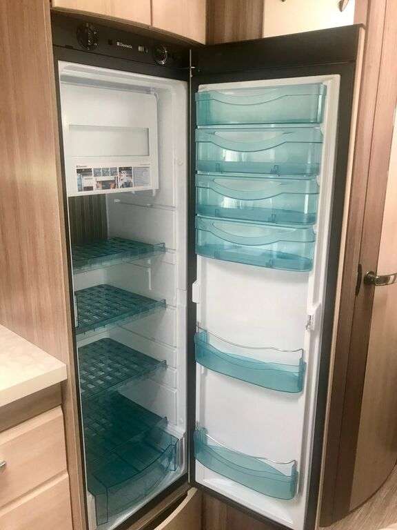 HOBBY De Luxe 545 KMP / camperizzata / con Mover caravan - Photo 10